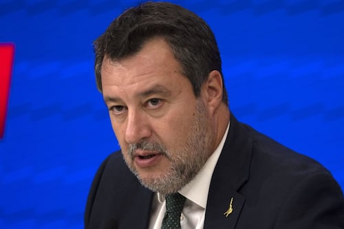 Pontida, Salvini blinda la Lega: “Congresso straordinario ad ottobre per unire il partito”
