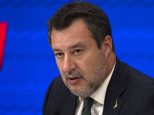 Pontida, Salvini blinda la Lega: “Congresso straordinario ad ottobre per unire il partito”