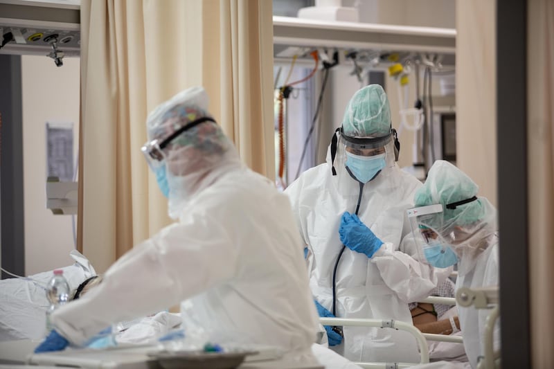 Per i medici no vax radiati primo sì alla reiscrizione