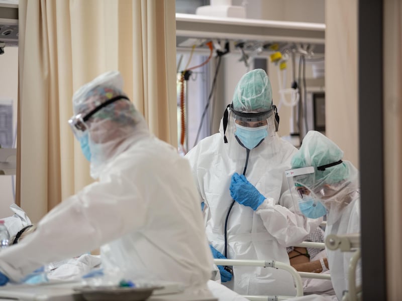 Per i medici no vax radiati primo sì alla reiscrizione