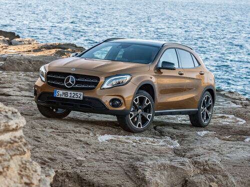 La Mercedes GLA diventa grande