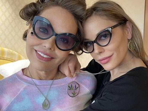 Sanremo, Ornella Muti e la figlia Naike nel mirino: "Fanno lo spot della cannabis"