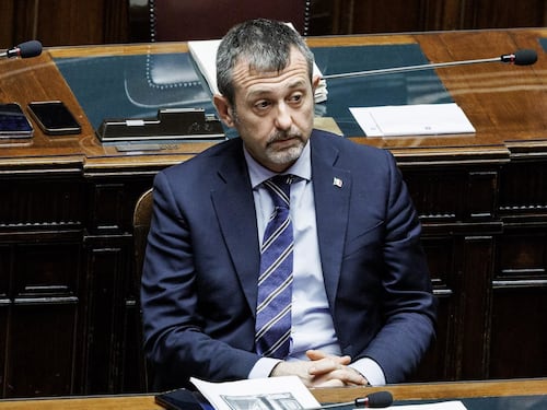 Caso Cospito, la sinistra garantista ora non vuole Delmastro in aula