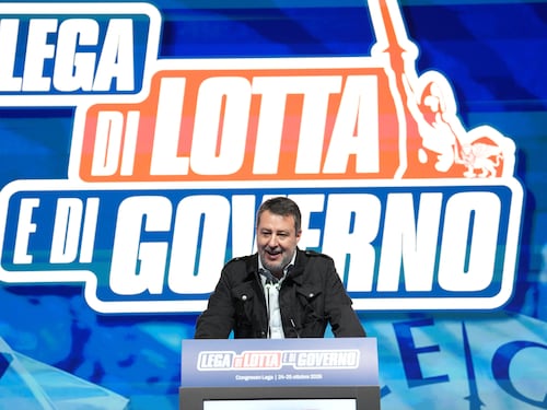 Salvini confermato segretario della Lega con 465 voti, 146 per Garavaglia
