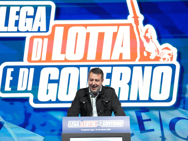 Salvini confermato segretario della Lega con 465 voti, 146 per Garavaglia