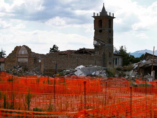 Amatrice, tre governi scandalosi