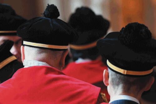 Quei magistrati intoccabili: il giudice va in ferie, atti in tabaccheria. E il Csm lo "assolve"