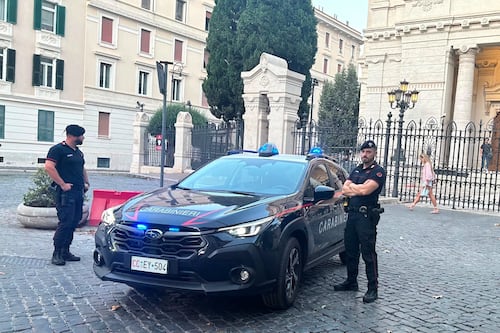 Cena con furto al Ghetto, inseguimento tra i tavoli. Fermati 14enni nordafricani