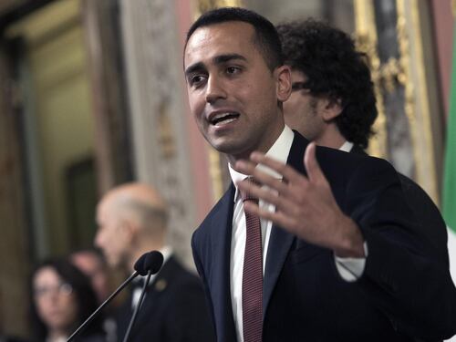 Di Maio lancia l'ultimatum: "Col Pd oppure al voto"