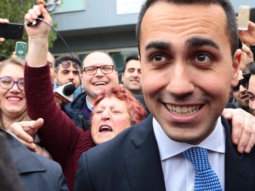 Exit poll: trionfo M5S, crollo Pd. Lega e Forza Italia alla pari