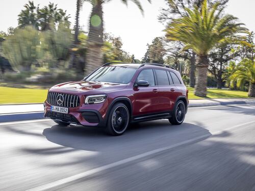 Mercedes GLB sposa la filosofia AMG
