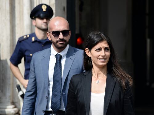 Processo Raggi, gli investigatori: "Ruolo attivo di Marra nella promozione del fratello"
