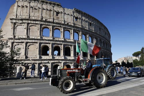 Trattori, l'analisi di Bisignani: sono un rischio ma anche un'opportunità