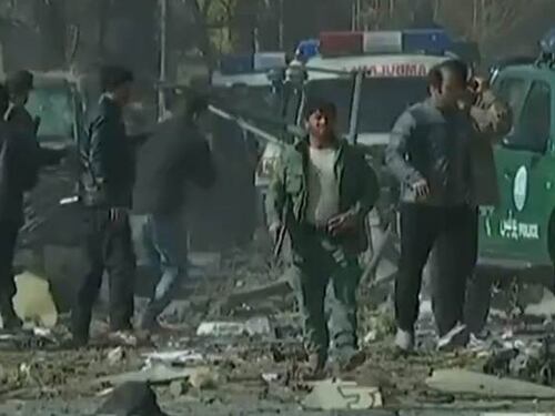 Ambulanza carica di esplosivo fa strage a Kabul: 40 morti e 140 feriti