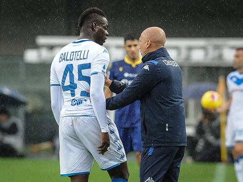 Cori razzisti, Balotelli come una furia: partita sospesa