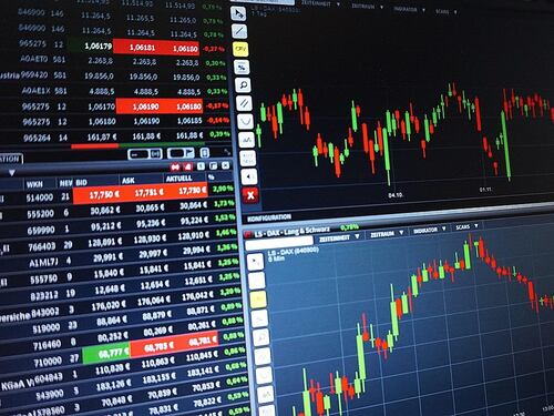 Dazi, borse europee in profondo rosso: crollo su tutta la linea dopo la mossa di Trump