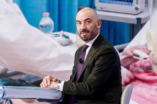 Invasione di zanzare, Bassetti in allerta: “Rischio alto di malattie infettive”