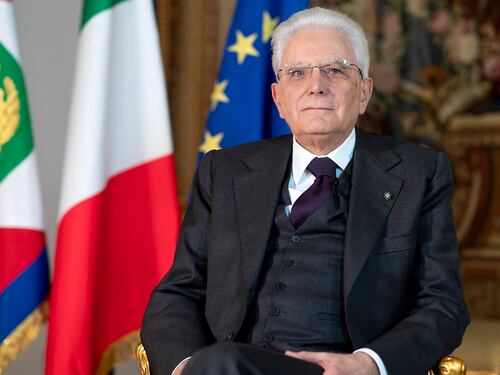 Mattarella: "Scuole chiuse una ferita per tutti"