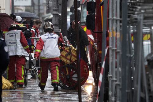 Parigi, incendio all'hotel Le Bristol: lievi feriti