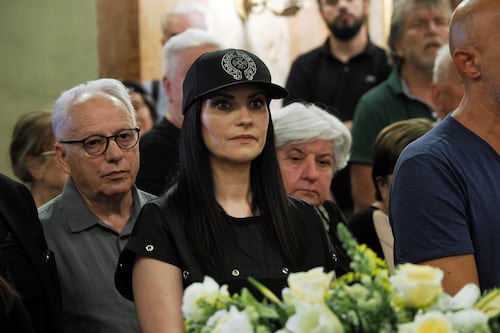 Laura Pausini, tragedia e lutto: lo zio Ettore muore travolto in bici a Bologna