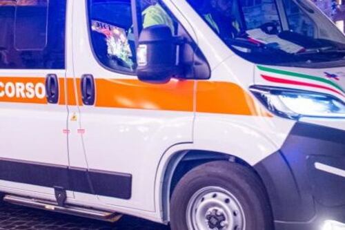 Lasciata senza vita davanti all'ospedale: rintracciato il compagno