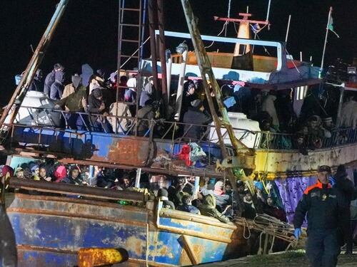 Migranti, sondaggio crea il panico a sinistra: il dato choc sull'accoglienza