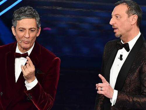 Amadeus e Fiorello fanno a pugni. Lamborghini scenografica