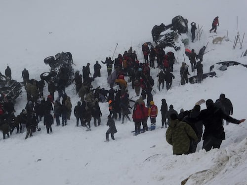 Piemonte, in Val Formazza alpinisti morti. Cosa provoca la valanga
