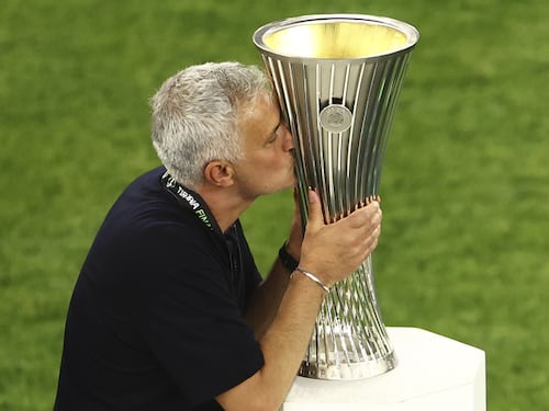 Il trionfo di Mourinho in Conference League: "Abbiamo scritto la storia e ora resto qui"