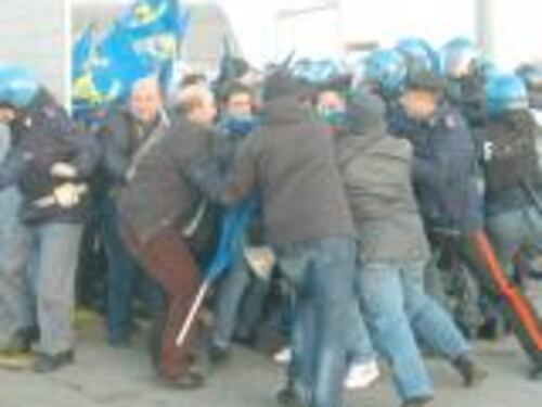 Pastori bloccati al porto