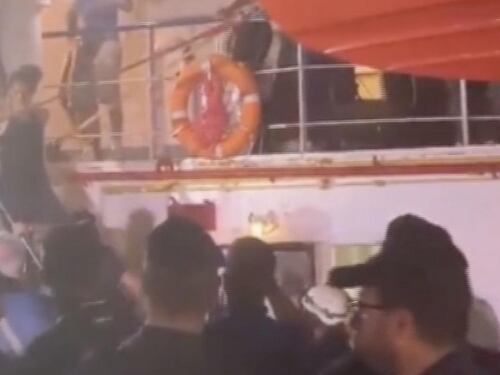 Sea Watch attracca a Lampedusa. Arrestata la comandante Carola