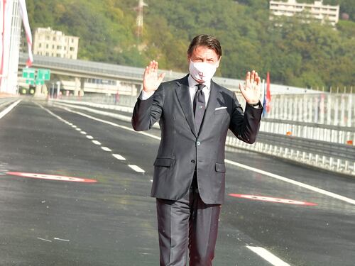 Migranti, governo a rischio scivolone: la stretta di Conte sugli sbarchi