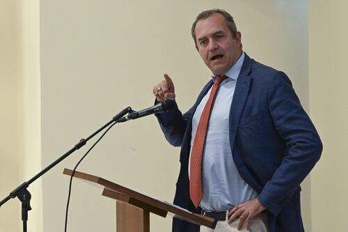 De Magistris: "Fico e il campo slabbrato. Manfredi e Gualtieri al posto di Schlein? Con loro Meloni vince per vent'anni"