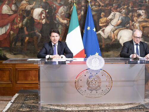 Stop a cartelle, arriva l'assegno per i figli: Conte svela la manovra da 39 miliardi