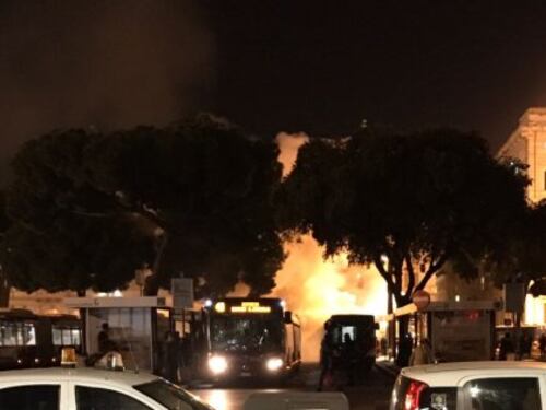 Bus Atac in fiamme, paura a Termini