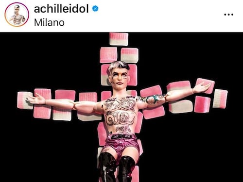 La Santanchè trita Achille Lauro: "Sputa sul crocifisso per farsi pubblicità"
