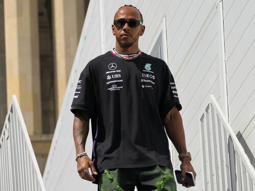 Formula 1, Hamilton snobba la Ferrari: “Voglio rinnovare con la Mercedes”