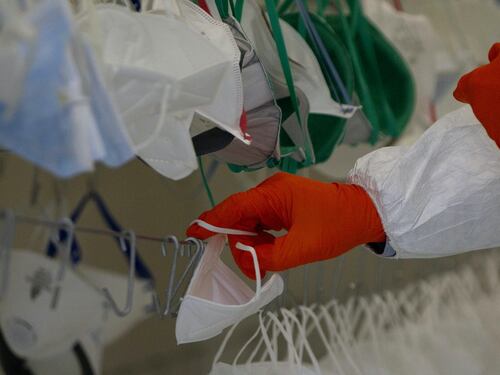 Proroga stato d'emergenza, occhio alle mascherine tarocche. L'allarme di Assosistema