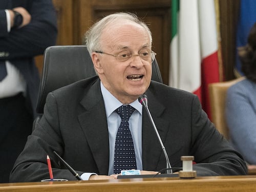 Davigo shock: "Errore italiano voler aspettare le sentenze". Renzi: "Fa paura"