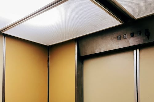 Roma, indagine per corruzione: "Mazzette per evitare i test sugli ascensori"