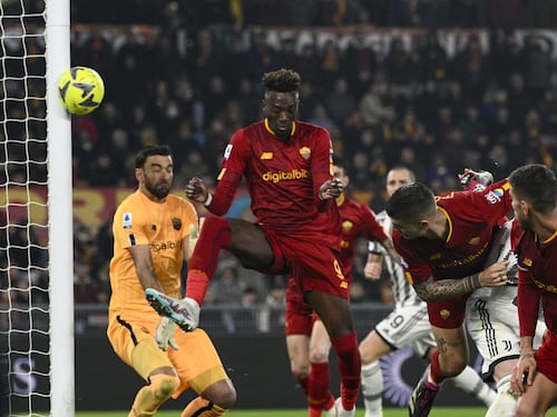 Mou batte Allegri, Roma-Juve finisce 1-0: decide Mancini