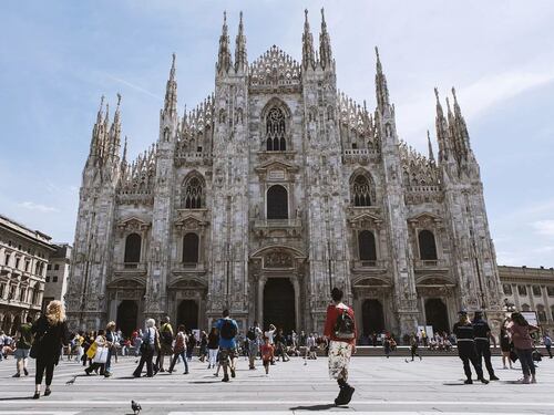 Smog, a Milano fino alle 18 tutti a piedi