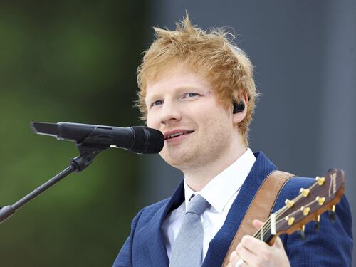 “Sprofondato nella depressione”. Ed Sheeran sconvolto dal tumore della moglie in gravidanza