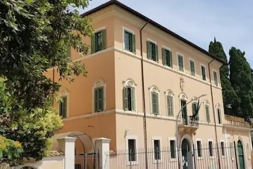 Roma, si finge baby-sitter e tenta di rapire una bambina. Panico a Monteverde