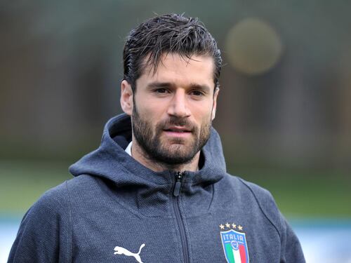 "Pago io la mensa". Candreva in campo per la bimba costretta a mangiare cracker