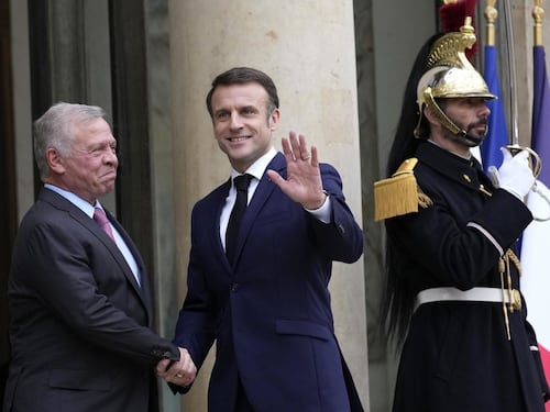 Emmanuel Macron non partecipa al G7, chi manda in videoconferenza