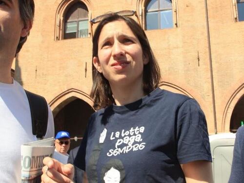 Elly Schlein, contestazione nella piazza amica di Bologna: "Vattene"