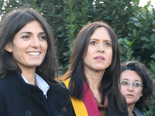 Virginia Raggi ipocrita sui vaffa alla Lozzi. Grillini romani allo sbando