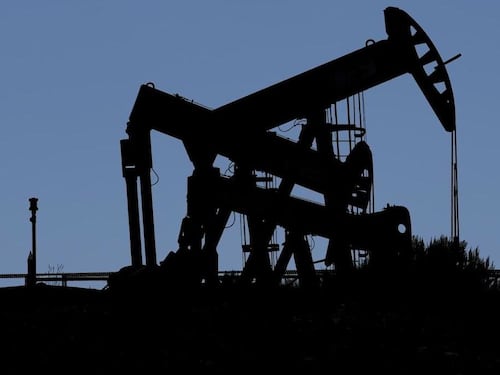 Benzina, rischio stangata: "Con nuove sanzioni all'Iran petrolio alle stelle"