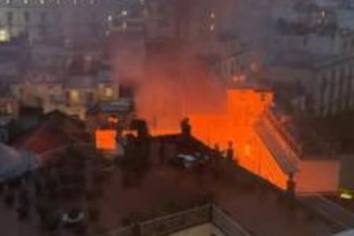 Paura a Napoli, in fiamme il teatro Sannazzaro. Molti intossicati dal fumo
